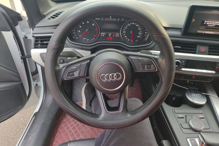 Used Audi A5 2017 Cabriolet 40 TFSI Fashion Model Steering Wheel