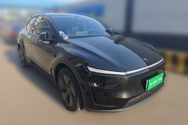 Used Tesla Model Y 2025 Long-Range All-Wheel-Drive Version Front Right 45 Deg