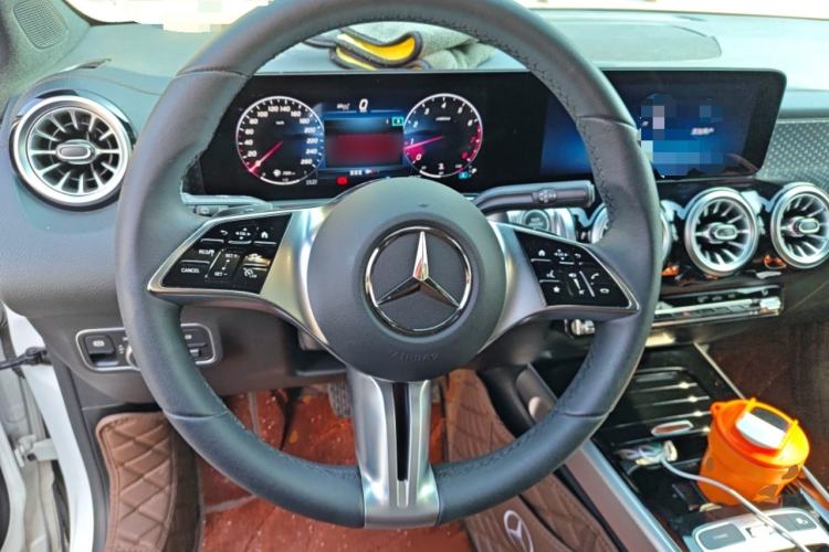 Used Mercedes-Benz GLB 2023 Refreshed GLB 200 Dynamic Edition Steering Wheel