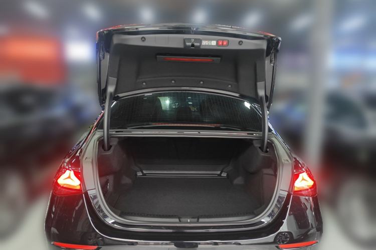 Used Mercedes-Benz E-Class 2024 Refresh E 300 L Stylish Edition Trunk