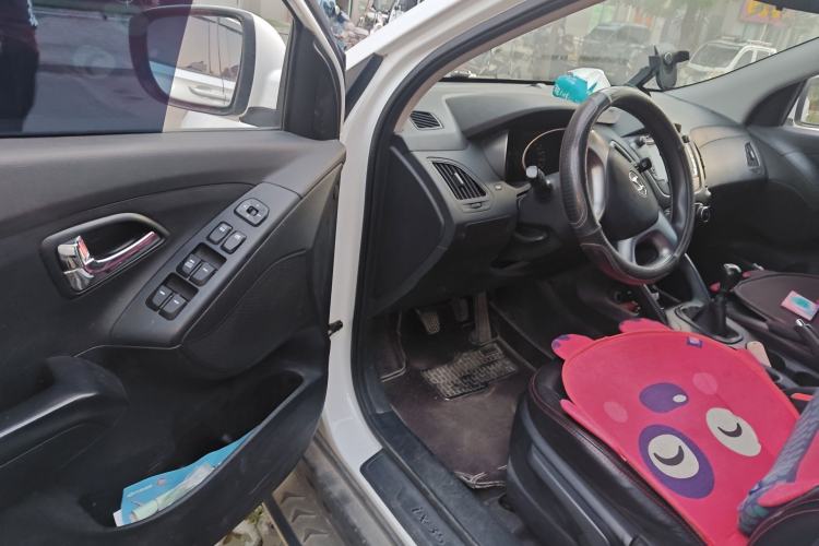 Used Hyundai ix35 2015 2.0L Manual Two-Wheel Drive Comfort Version China IV Standard Driver Seat