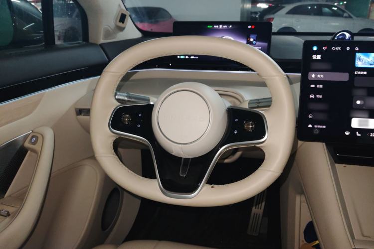 Used Hima Luxeed R7 2024 All-Electric 802 km Max Steering Wheel