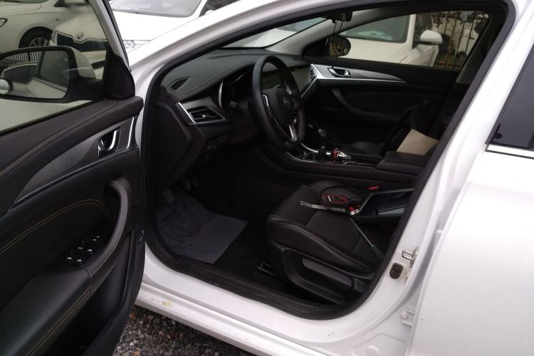 Used Changan Eado 2019 High-Energy Edition 1.6L GDI Manual Pioneer Model China VI Standard
