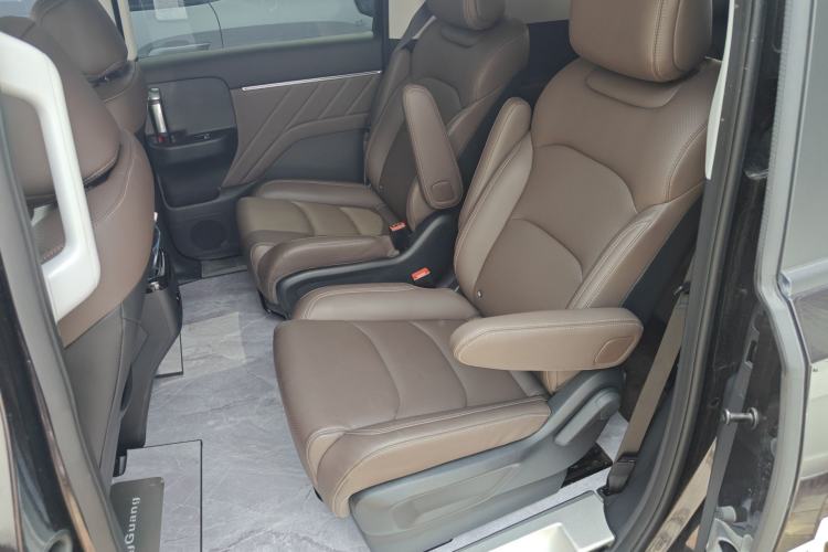 Used Wuling Starlight 730 2025 Model Plug-in Hybrid 125km Luxury Edition
