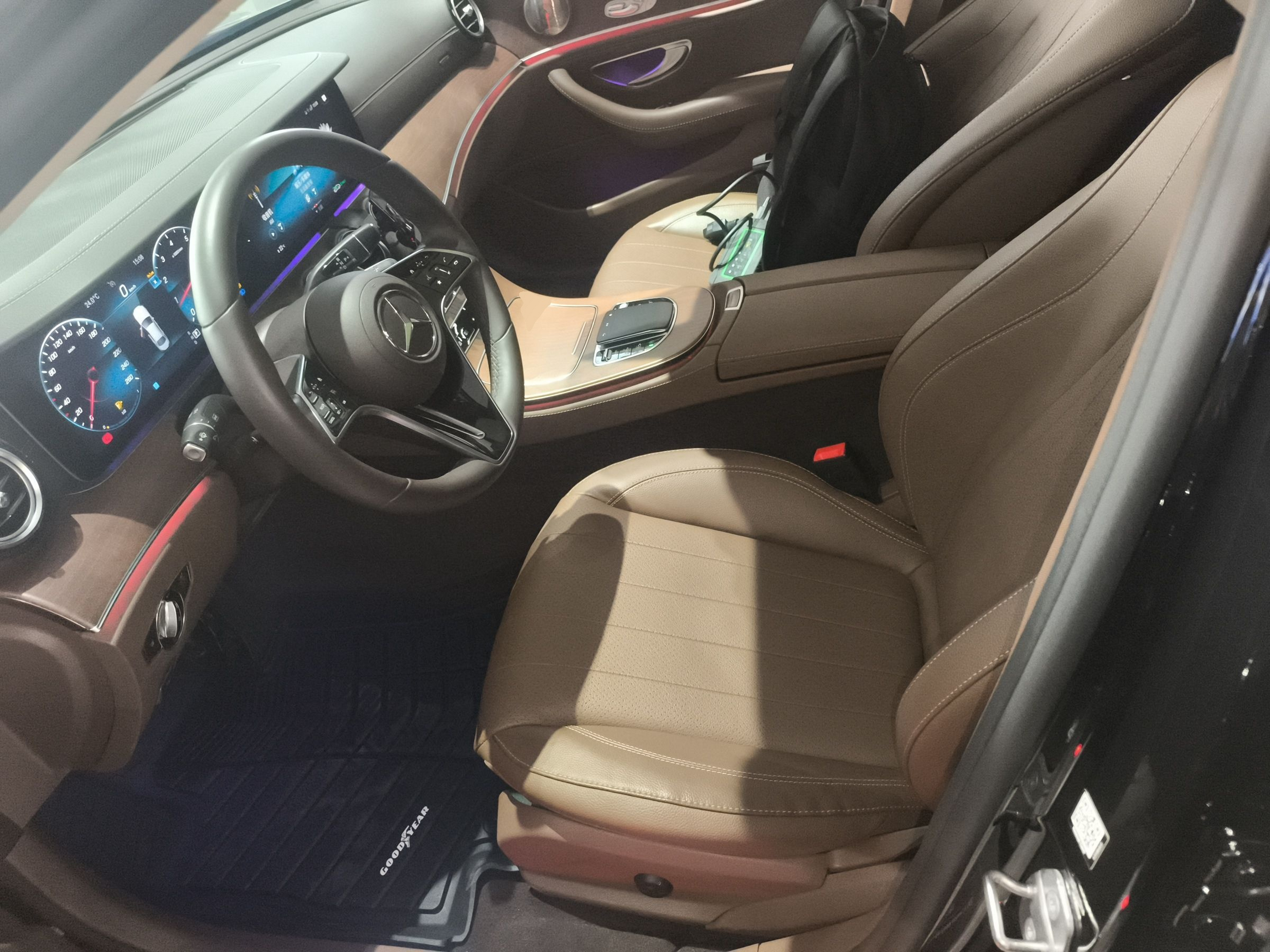 المقاعد الأمامية داخل السيارة