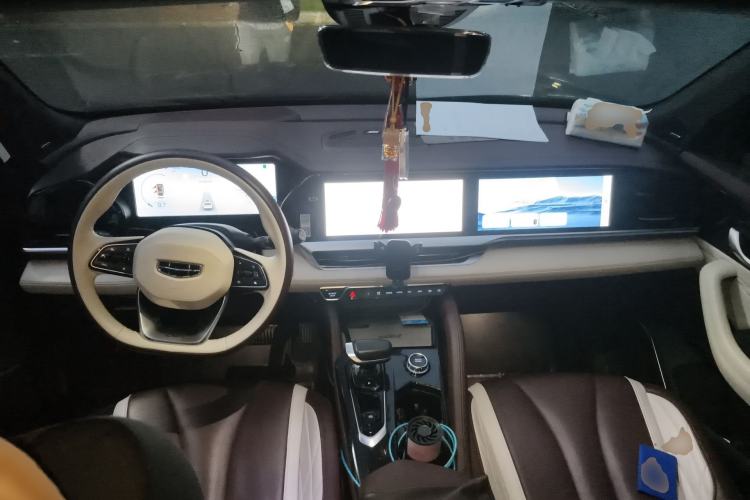 Used Geely Auto Monjaro L 2021 2.0TD DCT EVO Two-Wheel Drive Smart Luxury Version Center Console