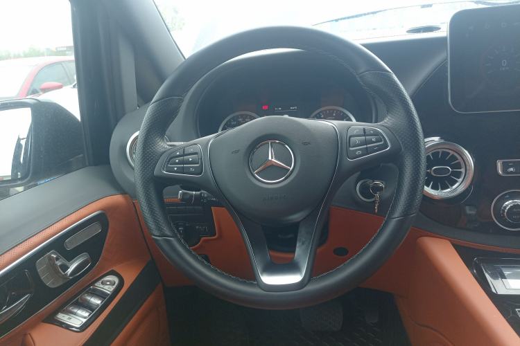 Used Mercedes-Benz Vito 2023 2.0T Business Version 7 Seats Steering Wheel