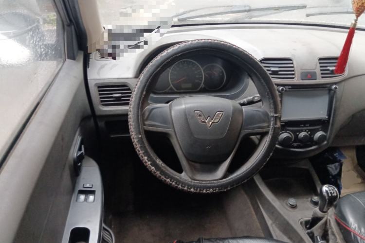 Used Wuling Hongguang 2015 1.2L S Base Model China IV Steering Wheel
