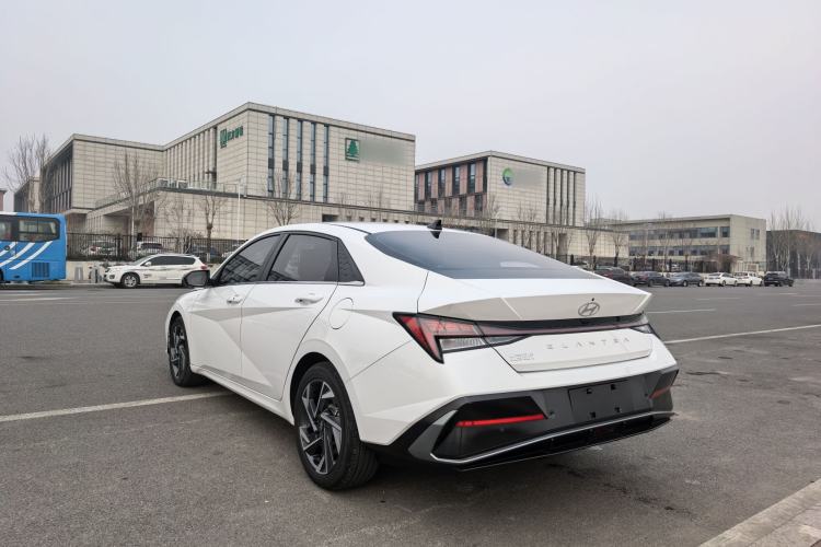 Used Hyundai Elantra 2023 1.5L CVT LUX Prestige Edition
