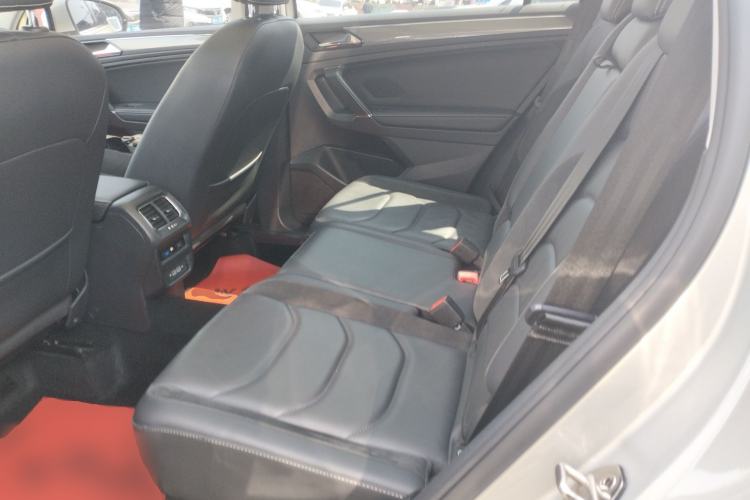 Used Volkswagen Tiguan L 2021 330TSI Automatic Two-Wheel Drive R-Line Enhanced Edition Left Rear Seat