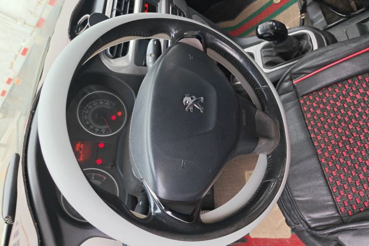 Used Peugeot 301 2014 1.6L Manual Luxury Edition Steering Wheel