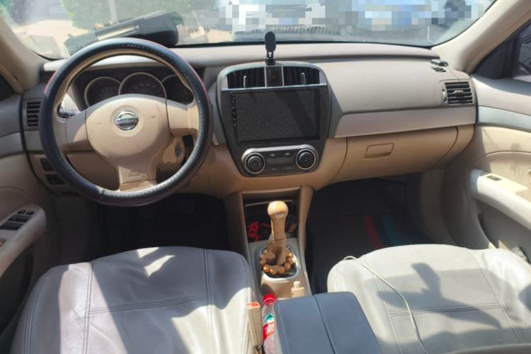 Used Nissan Sylphy 2016 Classic 1.6XE Manual Comfort Edition Center Console