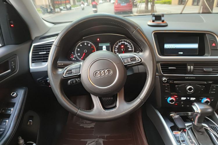 Used Audi Q5 2018 Collector's Edition 40 TFSI Technology Model
