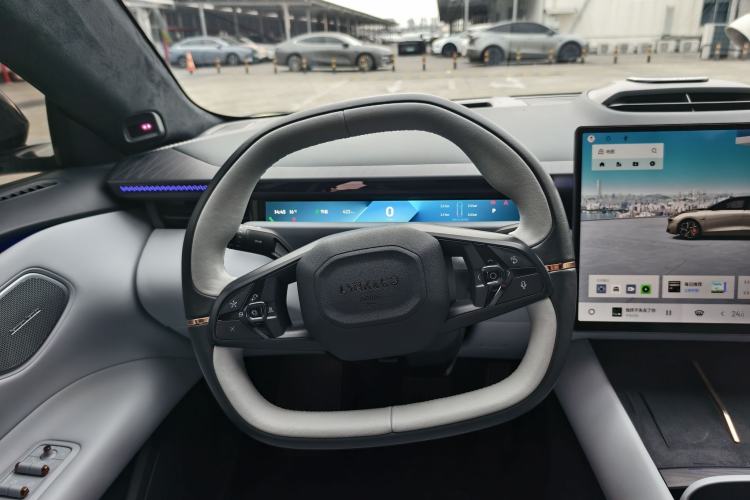 Used Lynk & Co Z10 2025 95 kWh 806 km Range Rear-Wheel Drive Advanced Driver-Assistance System Max
