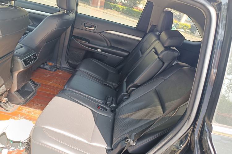 Used Toyota Highlander 2018 2.0T Four-Wheel Drive Luxury Edition 7 Seats China V Emission Standard Left Rear Seat