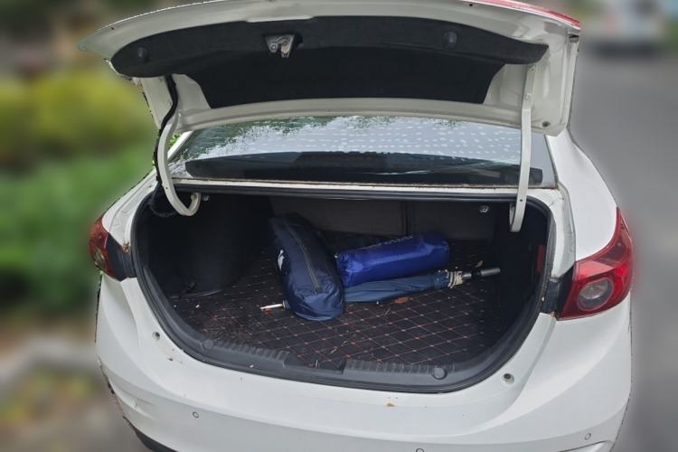 Used Mazda 3 Axela 2014 Sedan 1.5L Automatic Luxury Model Trunk