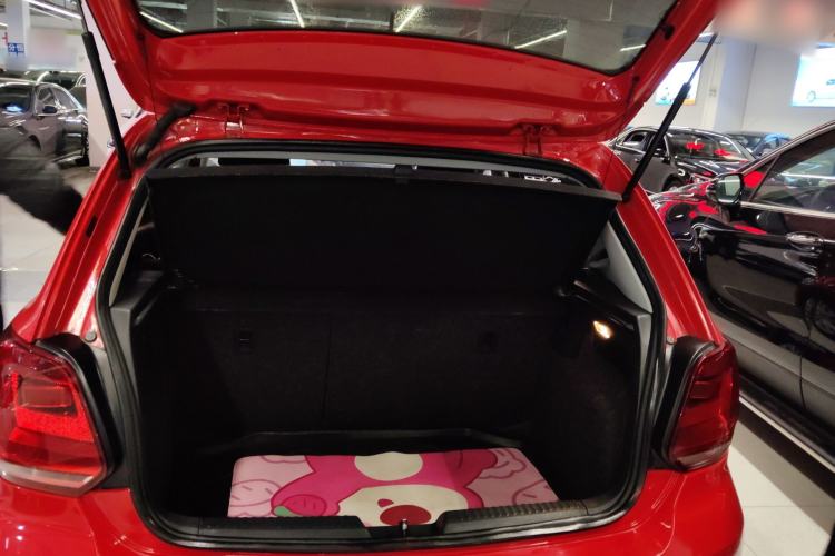 Used Volkswagen Polo 2014 1.6L Automatic Comfort Edition Trunk