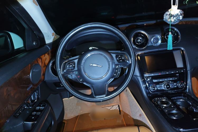 Used Jaguar XJ 2014 XJL 3.0 SC Four-Wheel Drive Panoramic Business Edition
