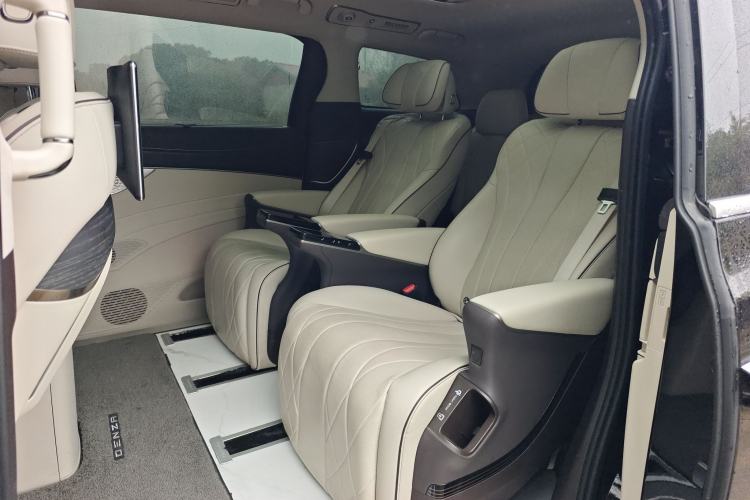 Used Denza D9 2024 DM-i 980 Four-Wheel Drive Prestige Model
