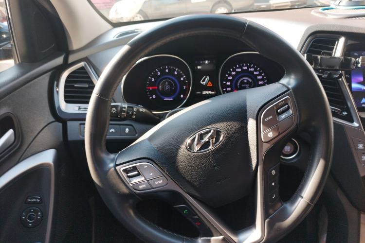 Used Hyundai Grand SantaFe 2013 3.0L 7-Seater Four-Wheel-Drive Comfort Edition Steering Wheel