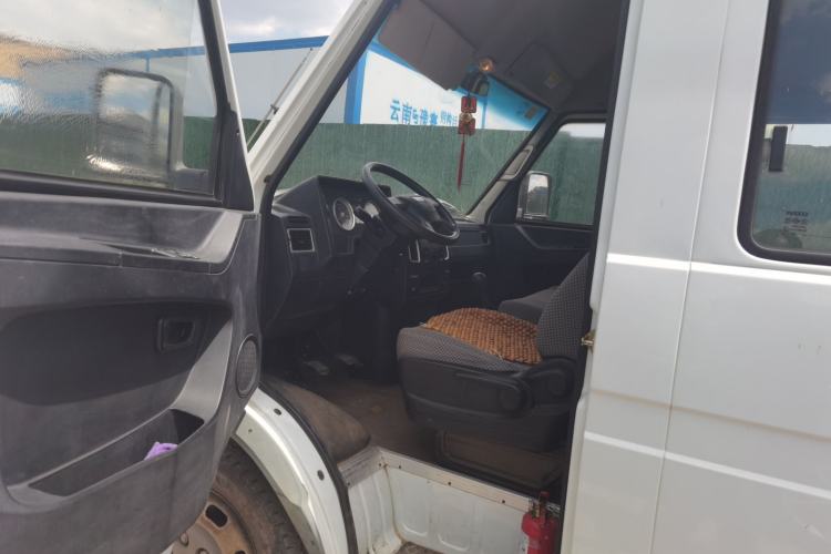 Used Iveco Daily 2017 2.5T A35 Passenger Van 5-7 Seats Model 47Z5 Driver Seat