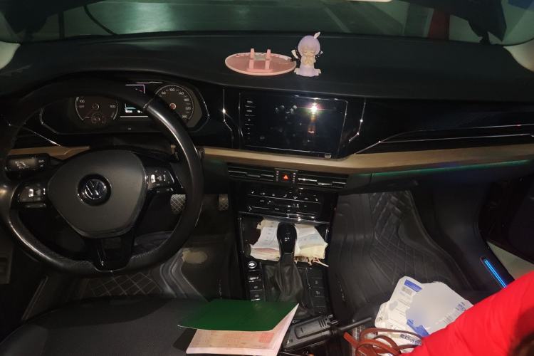 Used Volkswagen Passat New Energy 2020 430 PHEV Hybrid Luxury Edition China VI Standard Center Console