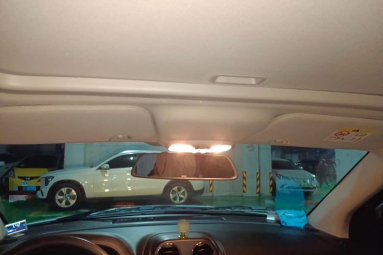 Used Jeep Compass 2011 2.4L four-wheel drive Comfort version Headliner