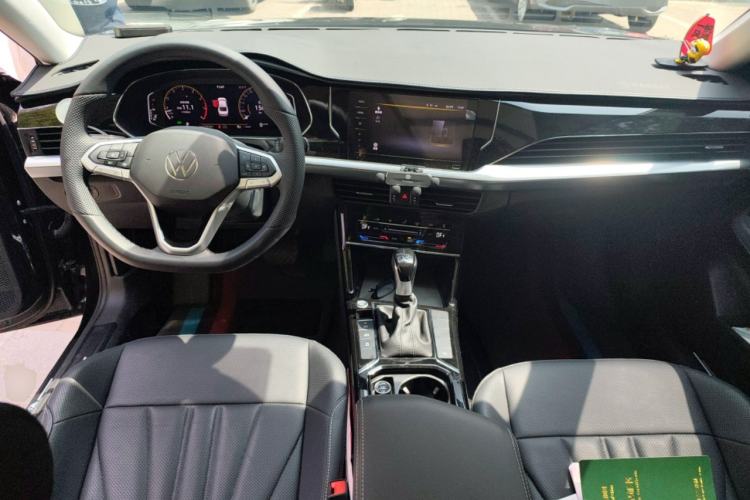 Used Volkswagen Passat 2025 Premium Version 380TSI Dragon Edition Center Console