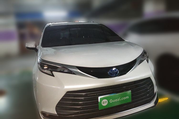 Used Toyota SIENNA 2023 2.5L Hybrid Deluxe Edition Front