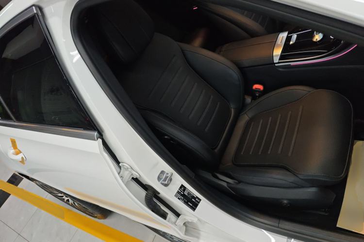 Used Mercedes-Benz C-Class 2024 Second Facelift C 260 L Sport Edition Right Front Seat