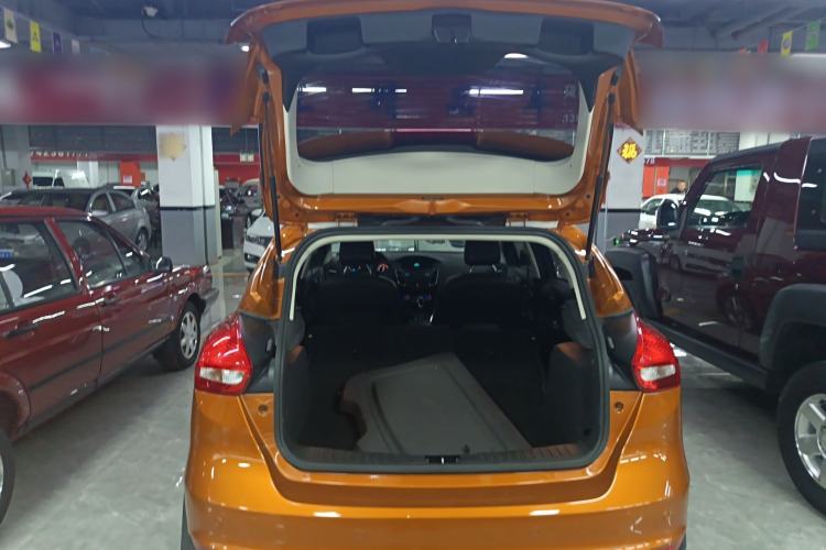 Used Ford Focus 2015 Hatchback 1.6L Automatic Fashion Edition Trunk