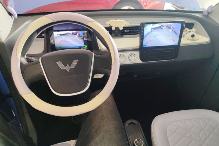 Used Wuling Hongguang MINIEV 2021 Macaron Sandwich Model 120 km Lithium NMC
