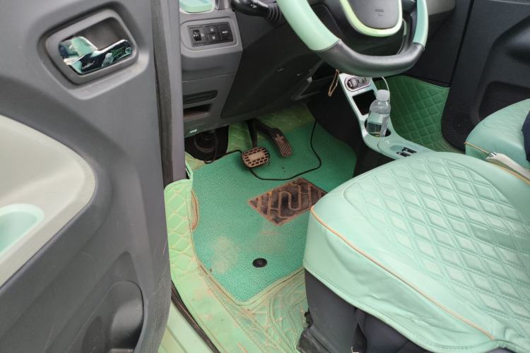 Used Wuling Hongguang MINIEV 2022 Macaron Fashion Model Lithium Iron Phosphate Driver Seat