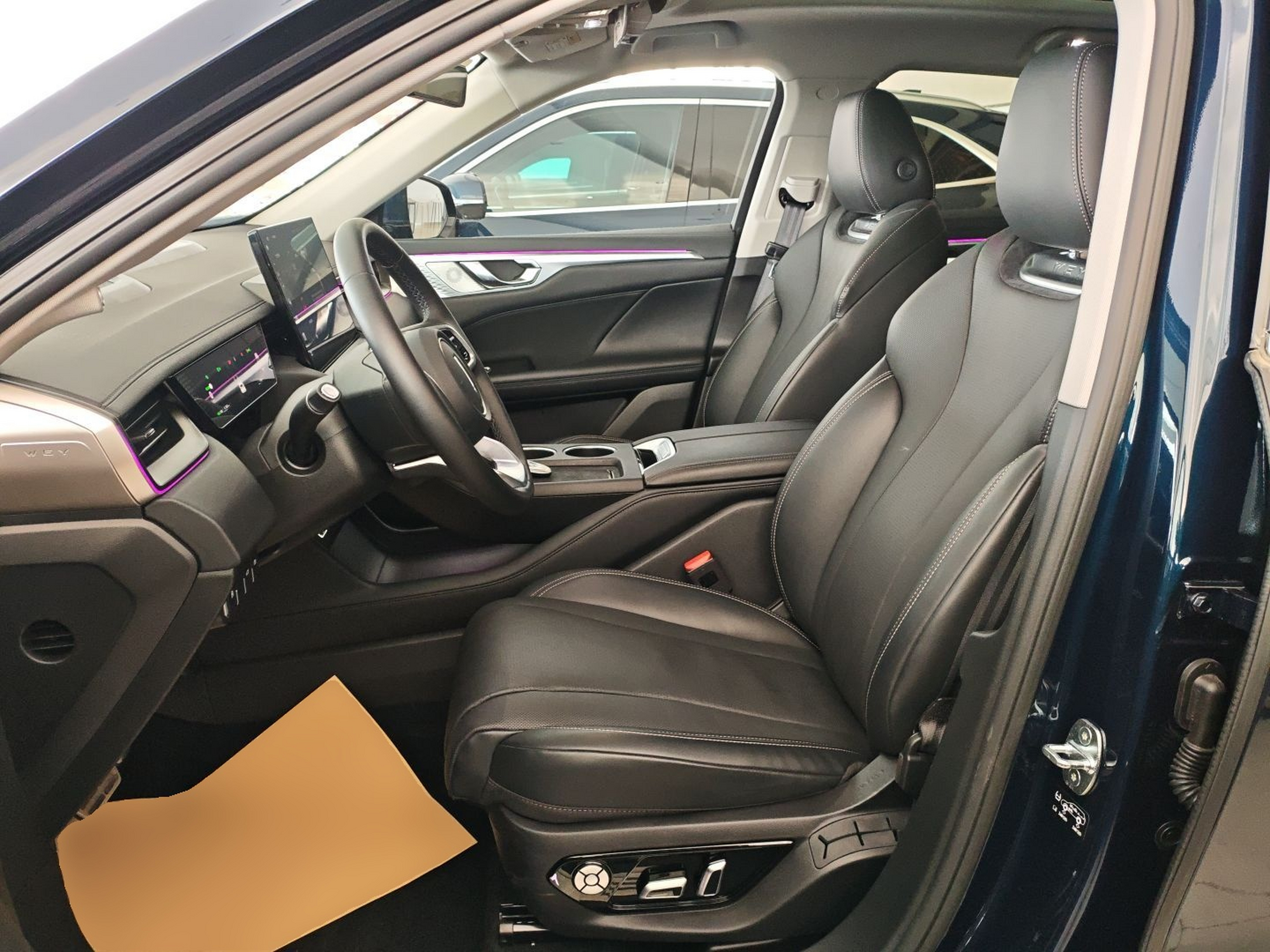 Переднее сиденье в автомобиле