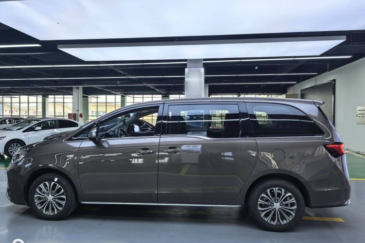 Used Buick GL8 2023 Land Executive Class Comfort Model
