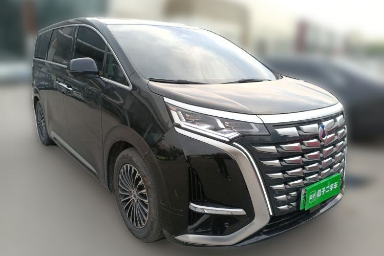 Used Denza D9 2022 DM-i 1040 Prestige Model Front Right 45 Deg