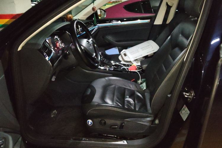 Used Volkswagen Phideon 2018 Revised Version 380TSI Two-Wheel Drive Business Edition Left Front Seat