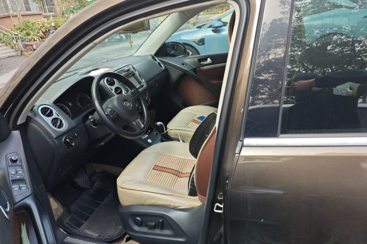 Used Volkswagen Tiguan 2015 2.0 TSI Automatic All-Wheel Drive Luxury Edition Left Front Seat