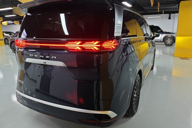 Used Denza D9 2025 DM-i Intelligent Drive 1020 Four-Wheel Drive Flagship Model
