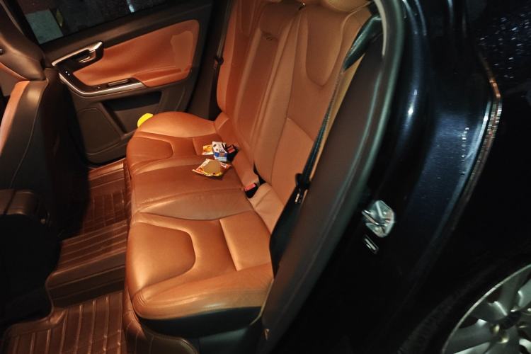 Used Volvo S60 2015 S60L 2.0T Zhiyuan Edition
