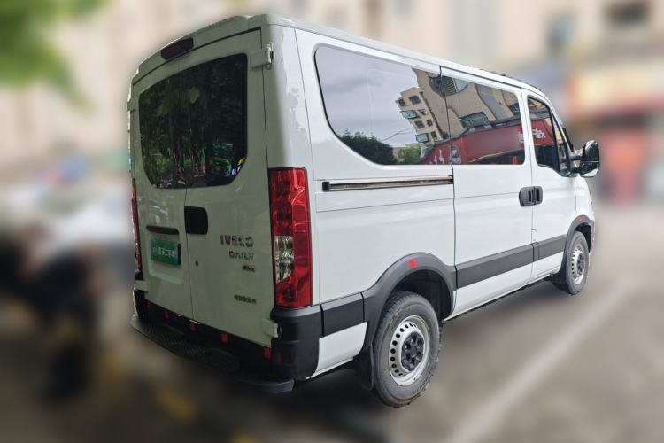 Used Iveco Eurocargo 2021 2.0T Manual Super-Rui Short Wheelbase Low-Roof Side-Hinged Door F1A