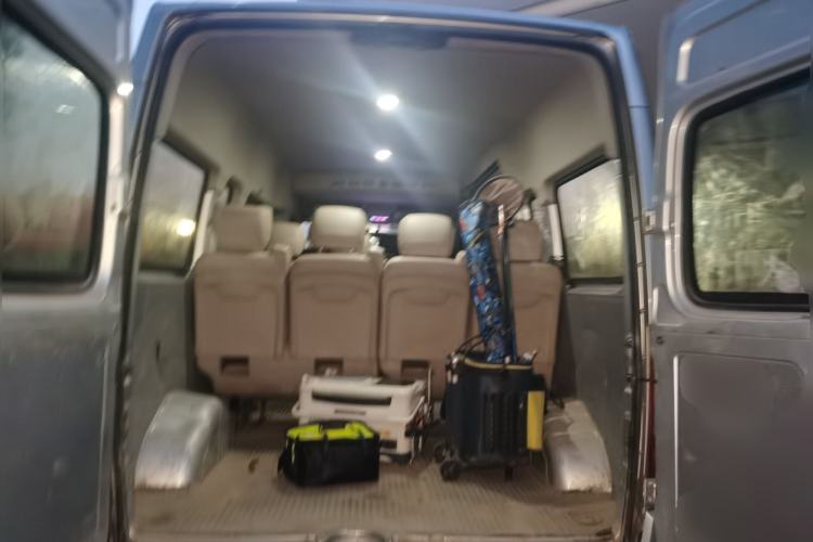 Used SAIC MAXUS Xintu V80 2021 2.0T Manual Classic Aoyuntong Long Wheelbase Mid-Roof 6/7/8/9-Seater Trunk