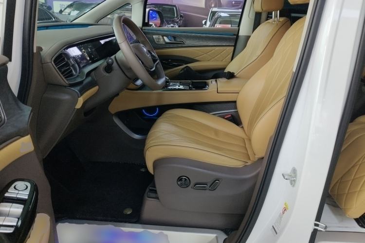 Used Denza D9 2022 DM-i 1040 Prestige Model