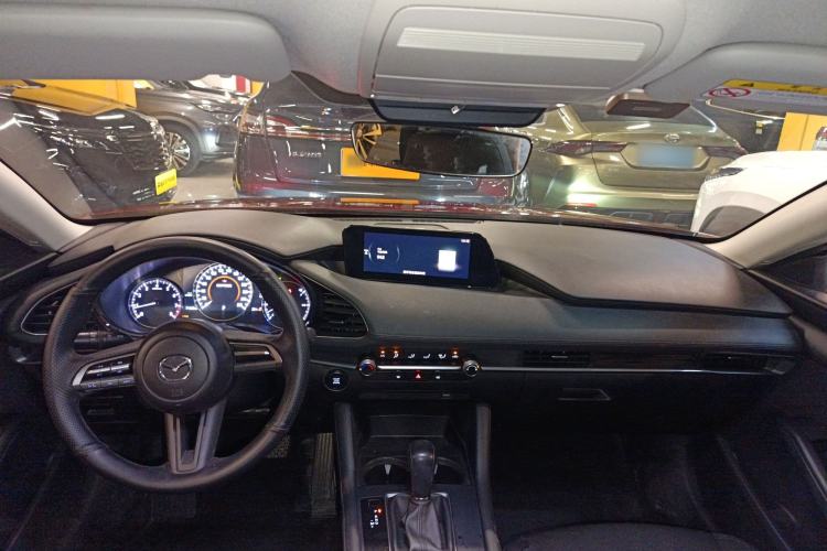 Used Mazda 3 Axela 2021 1.5L Automatic ZhiMei Edition Center Console