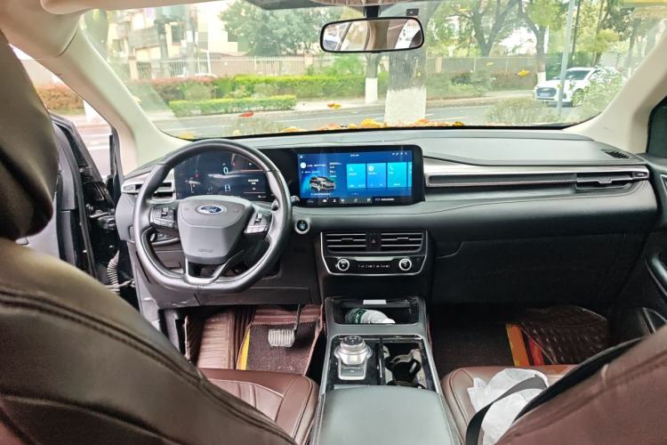 Used Ford Edge 2021 PLUS EcoBoost 245 Two-Wheel-Drive Platinum Edition 5 Seats Center Console