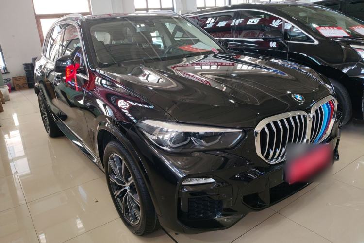 Used BMW X5 2020 xDrive30i M Sport Package Front Right 45 Deg