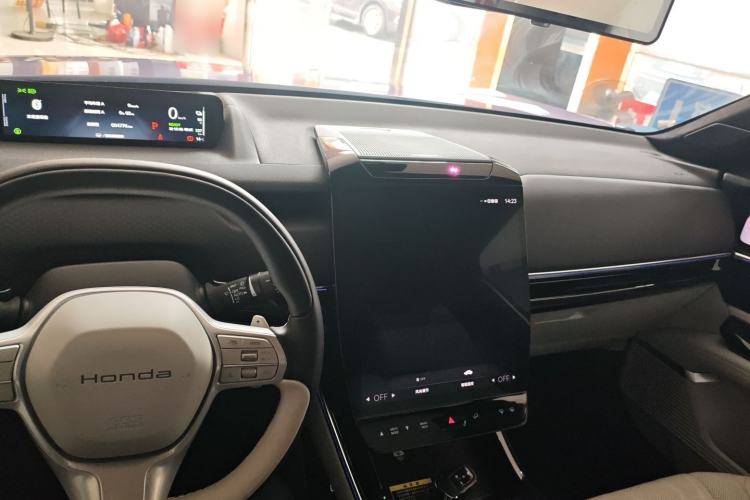 Used Honda P7 2025 Four-Wheel Drive Long-Range Max Center Console