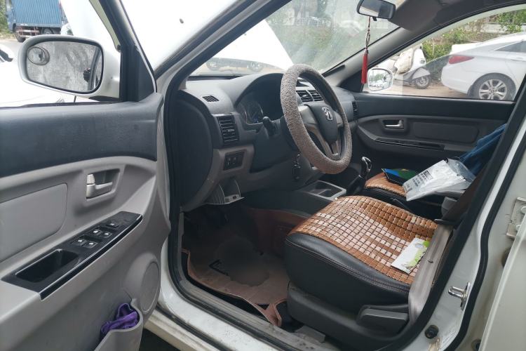 Used BAIC Weiwang M20 2014 1.5L practical type BJ415A Driver Seat