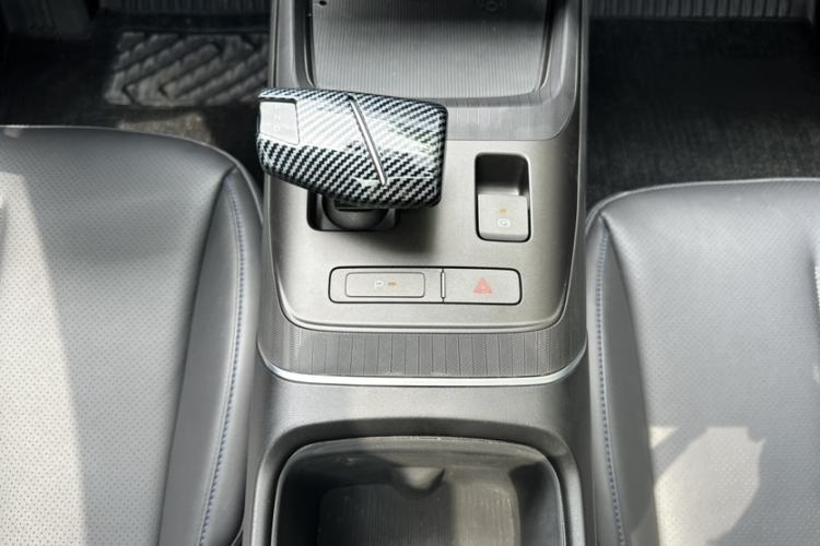 Used CHANGAN Eado 2025 Blue Whale 1.5T 500Bar Prestige Model Gear Lever