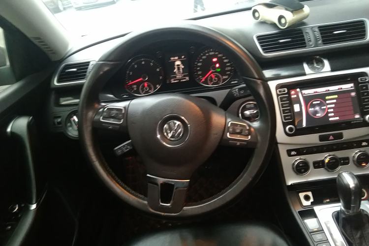 Used Volkswagen Magotan 2012 Revised 1.8TSI Luxury Version Steering Wheel